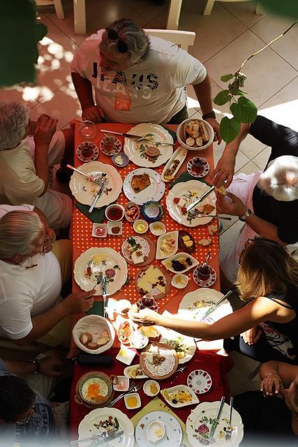 Ada Kahvaltı misafirler